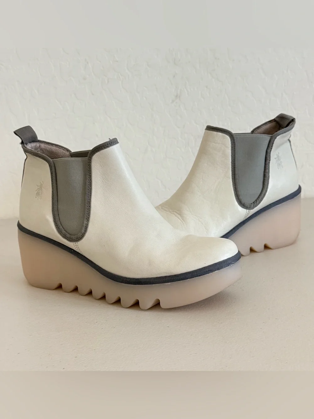 Fly London Byne Chelsea Boots in white leather Size EU 38 US 7.5/8